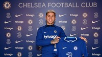Enzo Fernandez dibeli Chelsea dari Benfica pada hari akhir bursa transfer musim dingin Januari 2023. Enzo dibeli seharga 106,8 juta Pounds atau setara Rp 1,9 triliun dan pecahkan rekor transfer Liga Inggris (Chelsea FC via Getty Images/Darren Walsh)