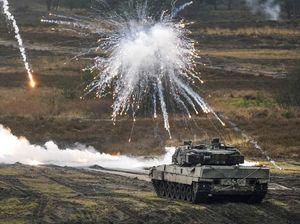 Tentara Ukraina Intensif Latihan Pakai Tank Canggih Jerman dan AS Tentara Ukraina Intensif Latihan Pakai Tank Canggih Jerman dan AS