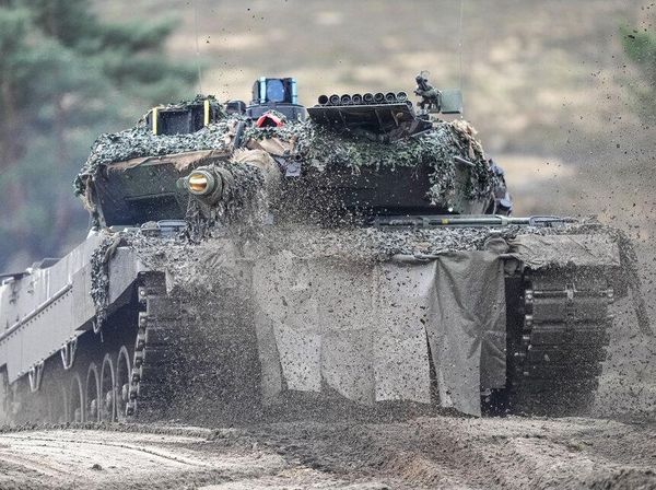 Gahar! Aksi Tank Leopard Jerman Unjuk Kemampuan Tempur
