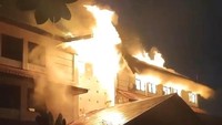 Kebakaran di Gedung PWRI Jaksel, Api Berawal dari Atap
