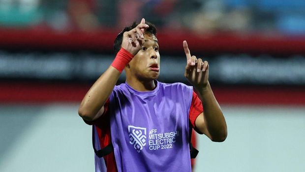 KALLANG, SINGAPORE - DECEMBER 30: Ilhan Fandi #19 of Singapore reacts during warm ups prior to the AFF Mitsubishi Electric Cup Group B match against Vietnam at Jalan Besar Stadium on December 30, 2022 in Kallang, Singapore. (Photo by Yong Teck Lim/Getty Images)