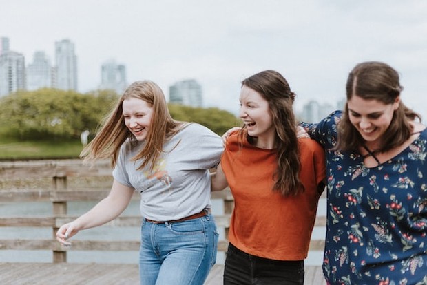 Ilustrasi menebar kebahagiaan (Foto: Unsplash/Priscilla Du Preez)
