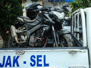 Kecelakaan Mahasiswa UI, Bumper Pajero Eko Purnawirawan Polisi Penyok