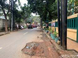 Lubang Jalan Seribu Galian di Jaksel Sudah Ditutup tapi Belum Rapi!