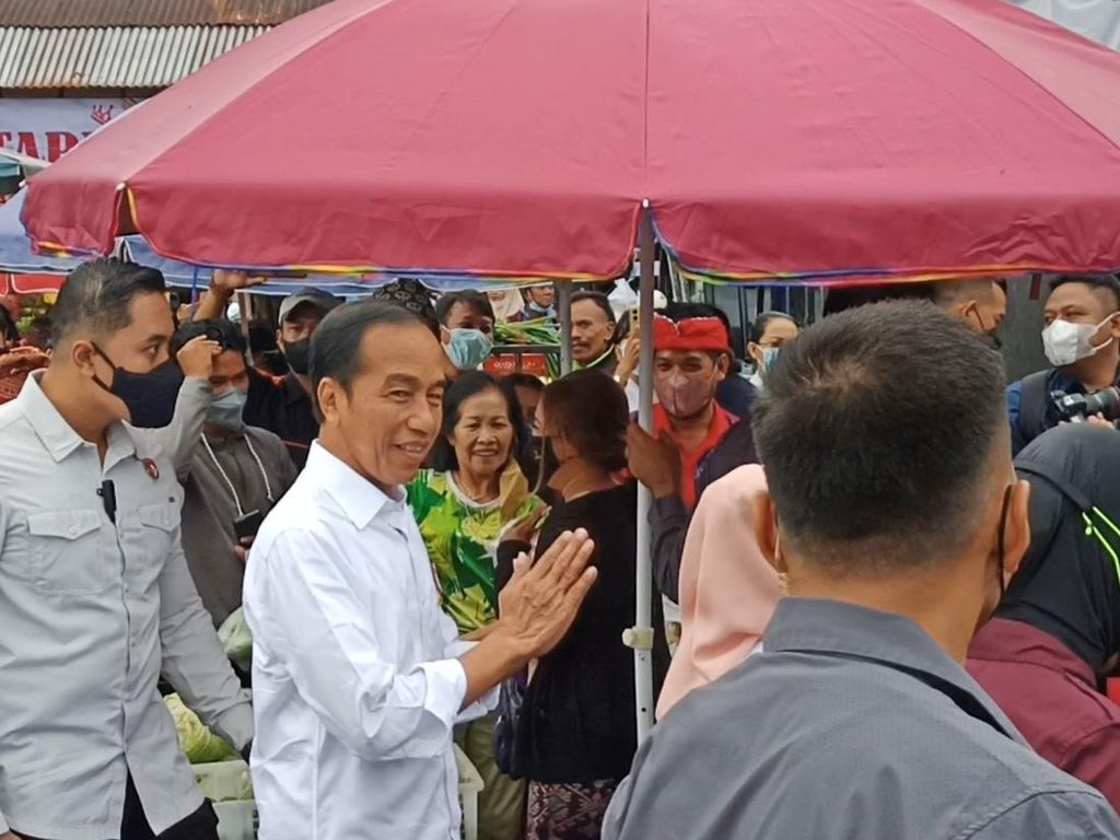 Jokowi ke Pasar Baturiti Disuguhi Beras Naik: Operasi Pasar