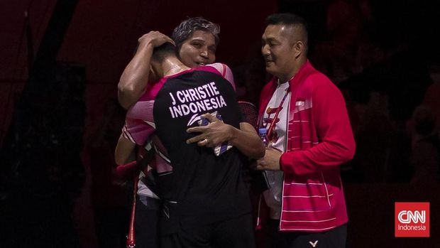 Pebulu tangkis tunggal putra Indonesia Jonatan Christie dalam babak semifinal turnamen Daihatsu Indonesia Masters 2023 di Istora Gelora Bung Karno, Senayan, Jakarta, Sabtu, 28 januari 2023. (CNN Indonesia/ Adhi Wicaksono)