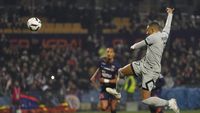 Momen Apes Mbappe: Gagal Cetak Gol dari 2 Penalti, Diganti akibat Cedera