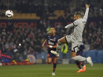 Momen Apes Mbappe: Gagal Cetak Gol dari 2 Penalti, Diganti akibat Cedera