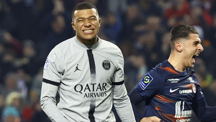 Soccer Football - Ligue 1 - Montpellier v Paris St Germain - Stade de la Mosson, Montpellier, France - February 1, 2023 Paris St Germains Kylian Mbappe reacts after missing a penalty REUTERS/Eric Gaillard