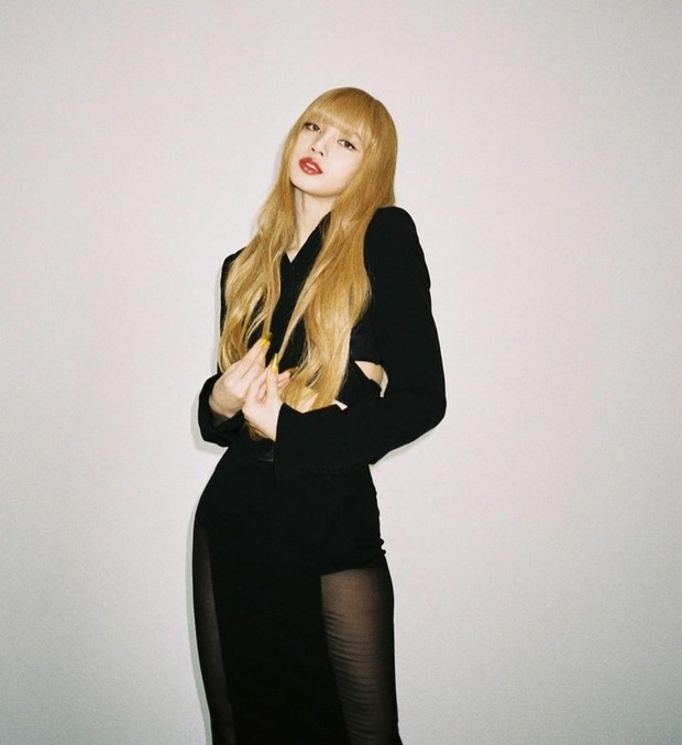 Lisa BLACKPINK/Foto: Instagram @lalalalisa_m Pakaian Serba Hitam ala Lisa BLACKPINK