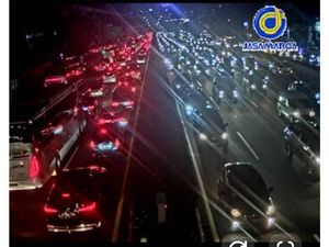 Sejumlah Titik di Tol Dalam Kota dan JORR Macet Malam Ini Sejumlah Titik di Tol Dalam Kota dan JORR Macet Malam Ini