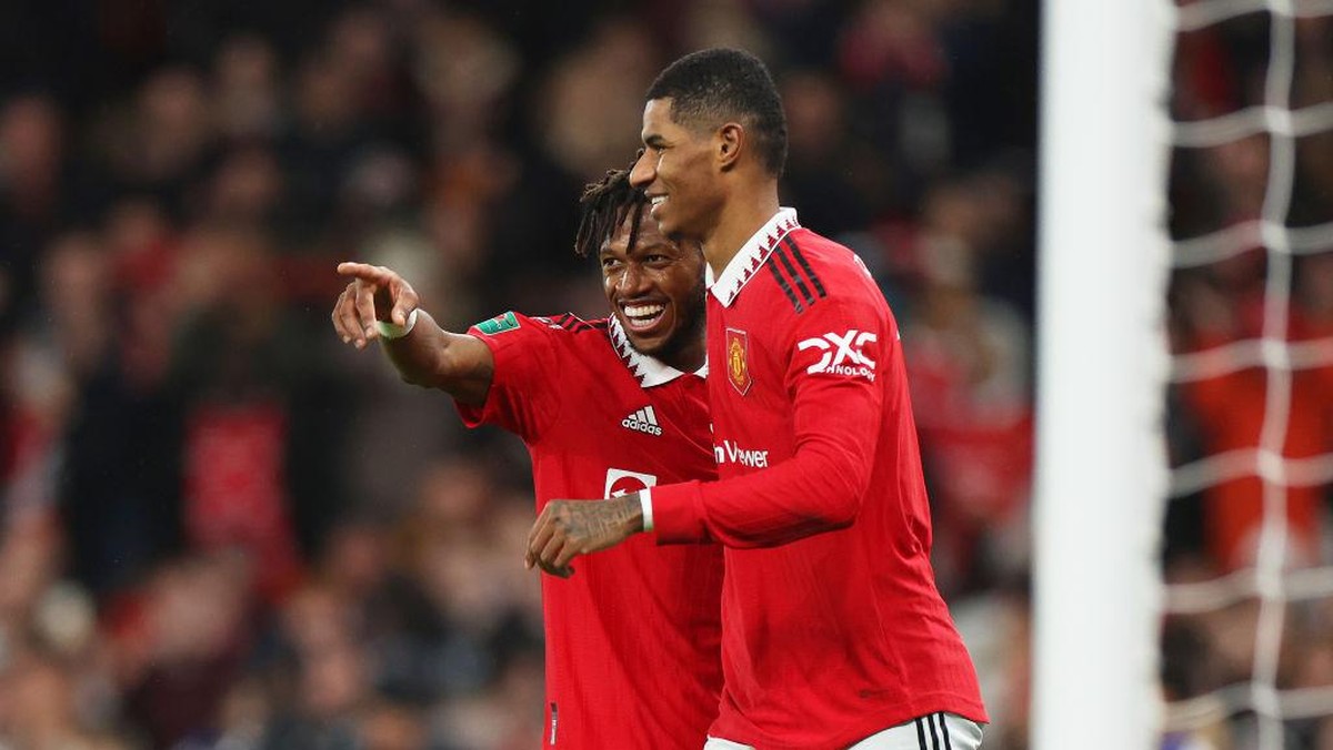 Fred dan Rashford merayakan gol kedua MU di laga ini. Foto: Getty Images/Catherine Ivill
