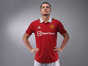 Nomor Nemanja Vidic yang Kini Jadi Milik Sabitzer di MU