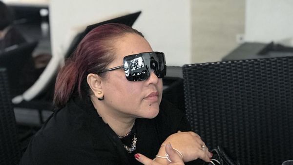 10 Momen Seru Nunung Srimulat Saat Belanja ke Pasar hingga Ngopi