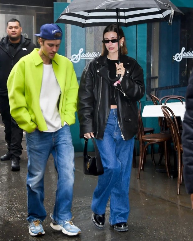 New York | Foto: Instagram | @haileybaldwincrphotos Gaya Justin & Hailey Bieber yang serasi nan stylish