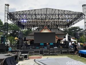 Yuk Warga Sumedang Sholawatan bareng Habib Syech Bin Abdul Qodir Assegaf Yuk Warga Sumedang Sholawatan bareng Habib Syech Bin Abdul Qodir Assegaf