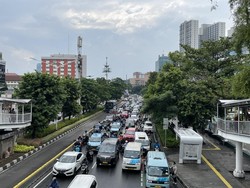 Penampakan Lalin Macet di Jalan Salemba Jakpus Pagi Ini