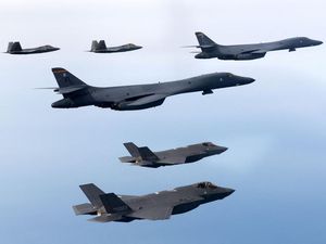 NATO Mulai Kirim Jet F-16 untuk Dukung Ukraina