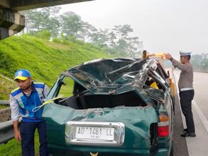 Kecelakaan Maut Tol Boyolali Tewaskan 4 Orang, Polisi: Bannya Produksi 2006