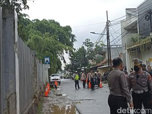 Reka Ulang Kecelakaan Mahasiswa UI Dimulai, Lalin Srengseng Sawah Ditutup