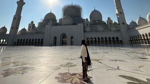 Kemegahan Masjid Agung Sheikh Zayed yang Dikunjungi Jennie Blackpink