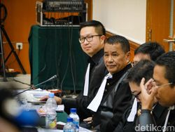 Hotman Tanya Bukti WA Difoto: Tangan Penyidik Bahkan Kutil Kelihatan