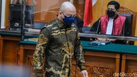 Reaksi Irjen Teddy Minahasa Saat Didakwa Jual Sabu Sitaan