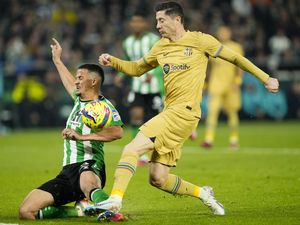 Real Betis Vs Barcelona: Raphinha & Lewandowski Menangkan Barca