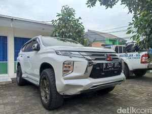 Reka Ulang Kecelakaan Mahasiswa UI vs Purn Polisi, Mobil Pajero Dihadirkan