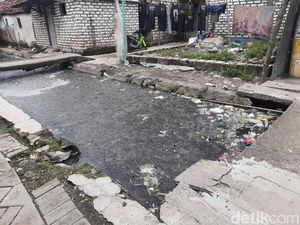 Sampah Sungai Surabaya 40 Ton per Hari Saat Musim Hujan, Dominan Plastik!