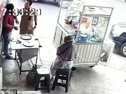 Sanksi Menanti PNS Pesawaran yang Pukul-Seruduk Pedagang Martabak