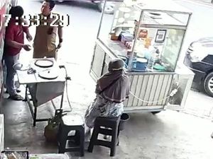 Terungkap! Penampar Pedagang Martabak di Lampung PNS Dinkes Pesawaran Terungkap! Penampar Pedagang Martabak di Lampung PNS Dinkes Pesawaran