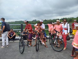 Siswa SD Belajar Ekonomi Sebelum Ketemu Jokowi di Bendungan Danu Kerti