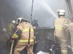 Toko Percetakan di Jaktim Terbakar, Warga Dengar 10 Kali Suara Ledakan