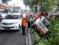 Truk Terperosok di Jembatan Kerobokan, Sopir Tewas