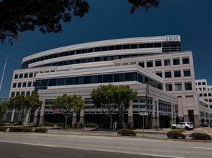 Bakal Gunakan AI, IBM Berencana PHK 7.800 Pegawai