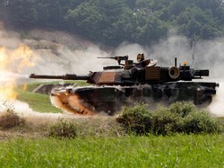 Ukraina Pesan 100 Kendaraan Lapis Baja dari Polandia