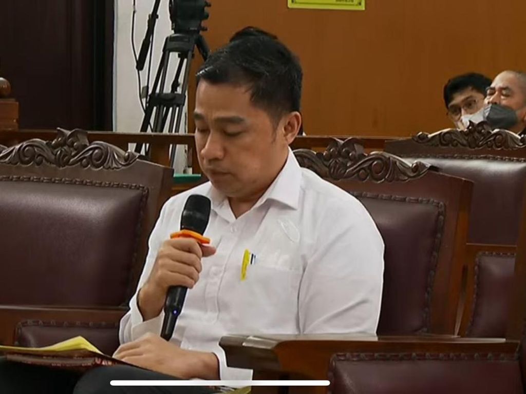 Tangis AKBP Arif Bacakan Pembelaan di Sidang Perusakan CCTV Sambo Tangis AKBP Arif Bacakan Pembelaan di Sidang Perusakan CCTV Sambo