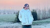 8 Gaya Ayu Ting Ting Liburan ke Italia Bareng Keluarga Besar, Bak Cewek Korea