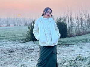 8 Gaya Ayu Ting Ting Liburan ke Italia Bareng Keluarga Besar, Bak Cewek Korea