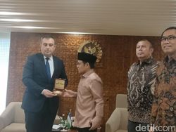 Cak Imin Tampung Usulan Uzbekistan Jadi Tempat Transit Jemaah Umroh RI Cak Imin Tampung Usulan Uzbekistan Jadi Tempat Transit Jemaah Umroh RI