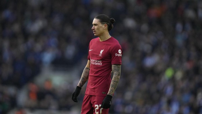 Liverpools Darwin Nunez watches play during the English FA Cup 4th round soccer match between Brighton and Hove Albion and Liverpool at the AMEX Community Stadium in Brighton, England, Monday, Jan. 30, 2023. (AP Photo/Alastair Grant)