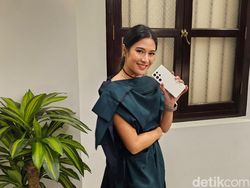 Dian Sastro Bicara HP Favoritnya yang Bikin Lemah Iman