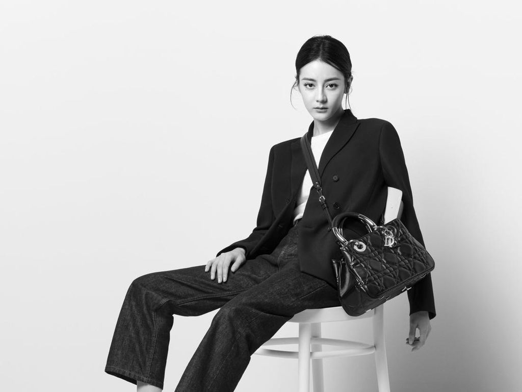 Dilraba Dilmurat Diduga Diistimewakan DIOR Ketimbang Jisoo BLACKPINK Dilraba Dilmurat Diduga Diistimewakan DIOR Ketimbang Jisoo BLACKPINK