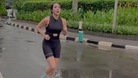 Gisel Basah Kuyup Latihan Demi Ikutan Triathlon