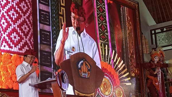 Gubernur Bali Wayan Koster saat menguraikan capaian 44 program pembangunan di bawah kepemimpinannya saat kunjungan kerja di Tabanan, Jumat (3/2/2023). (chairul amri simabur/detikBali) Gubernur Bali Wayan Koster saat menguraikan capaian 44 program pembangunan di bawah kepemimpinannya saat kunjungan kerja di Tabanan, Jumat (3/2/2023). (chairul amri simabur/detikBali)