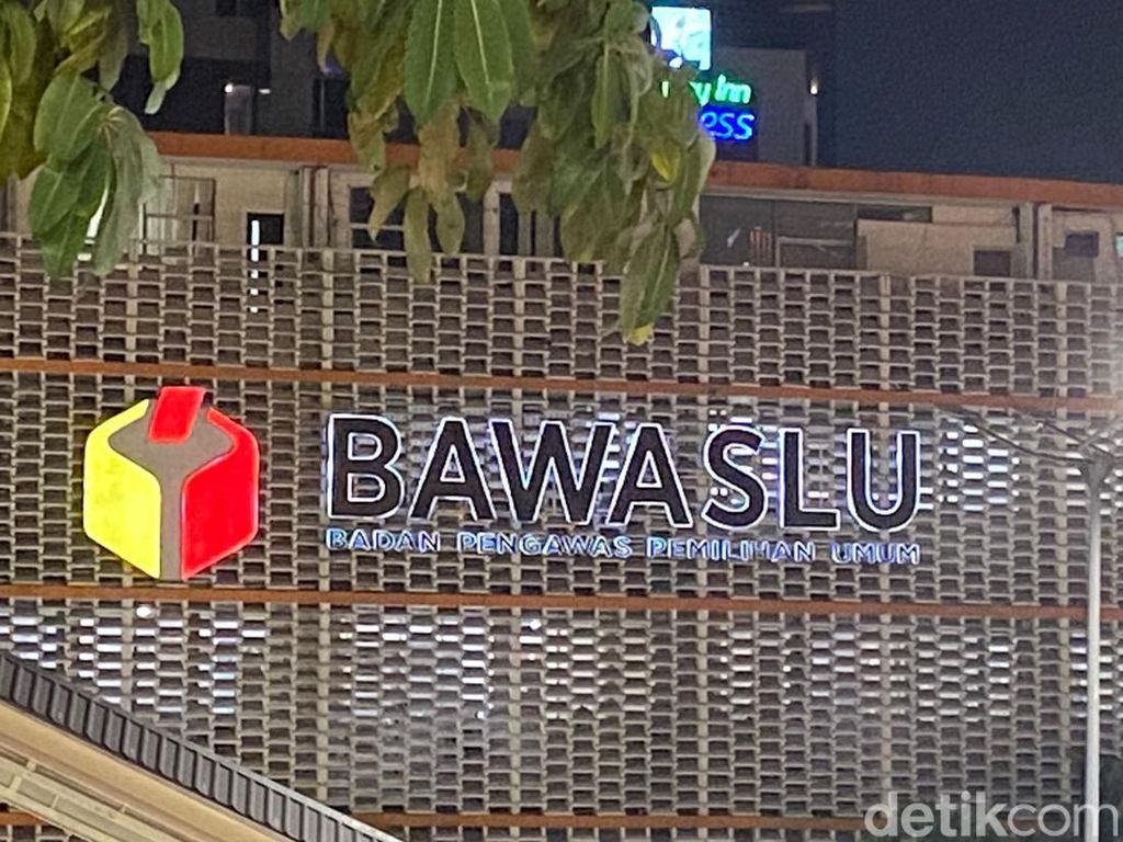 Dugaan Netralitas ASN, Camat Kempo Diperiksa Bawaslu Dompu Tiga Jam Dugaan Netralitas ASN, Camat Kempo Diperiksa Bawaslu Dompu Tiga Jam