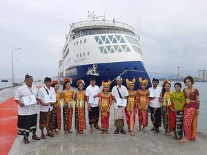 Kapal Pesiar Angkut 122 Turis Asing Bersandar di Buleleng, Mau Plesiran Kapal Pesiar Angkut 122 Turis Asing Bersandar di Buleleng, Mau Plesiran