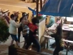 Pemilik Angkringan di Ngawi Pukul Pembeli yang Minta Pengamen Terus Nyanyi