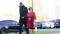 Penampilan Kim Kardashian ini juga menguatkan gosip dirinya tengah dekat lagi dengan pebasket Tristan Thompson. Foto: GC Images/Bellocqimages/Bauer-Griffin